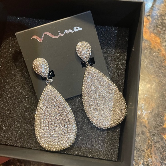 NEVER WORN! Beautiful teardrop SPARKLY clip earrings 💎 - Picture 9 of 10
